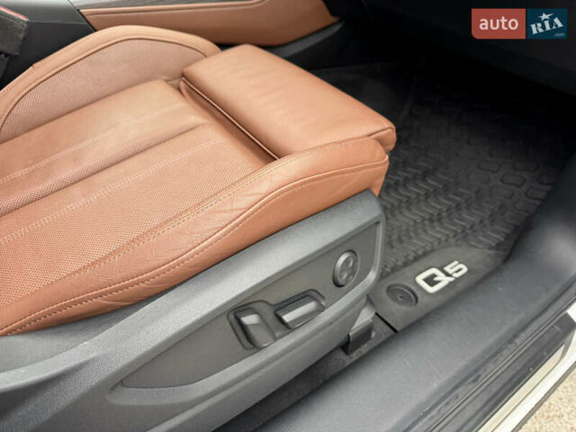 Белый Ауди Ку 5, объемом двигателя 2 л и пробегом 44 тыс. км за 41900 $, фото 45 на Automoto.ua