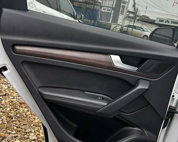 Белый Ауди Ку 5, объемом двигателя 1.98 л и пробегом 122 тыс. км за 27000 $, фото 24 на Automoto.ua