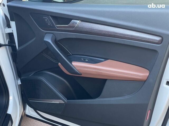 Білий Ауді Ку 5, об'ємом двигуна 2 л та пробігом 69 тис. км за 40940 $, фото 38 на Automoto.ua