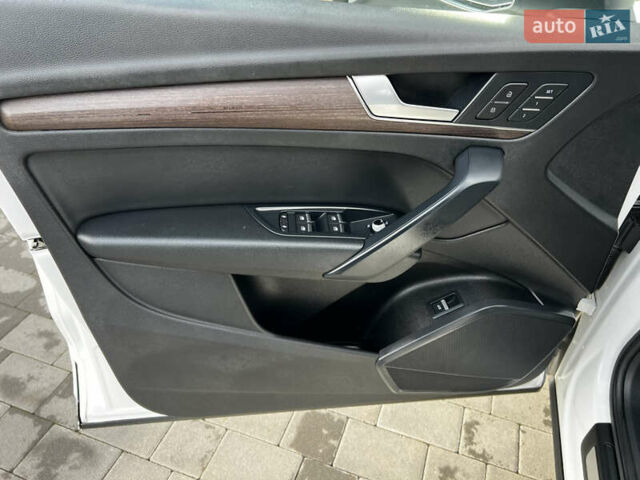 Білий Ауді Ку 5, об'ємом двигуна 1.98 л та пробігом 172 тис. км за 27777 $, фото 28 на Automoto.ua