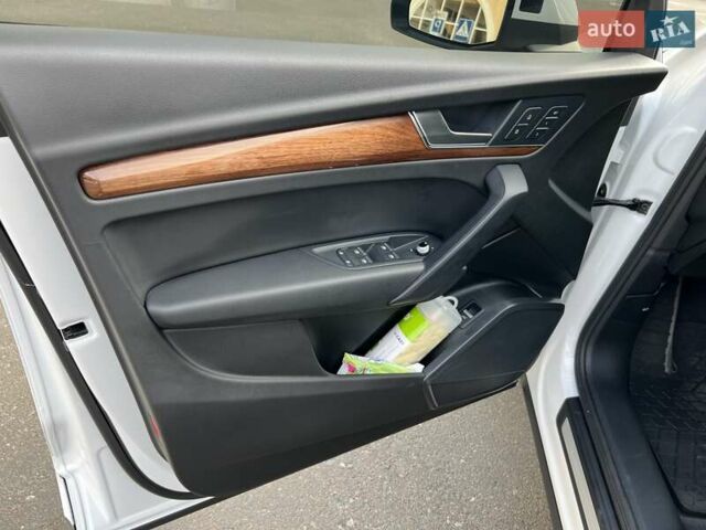 Белый Ауди Ку 5, объемом двигателя 1.98 л и пробегом 49 тыс. км за 36200 $, фото 18 на Automoto.ua