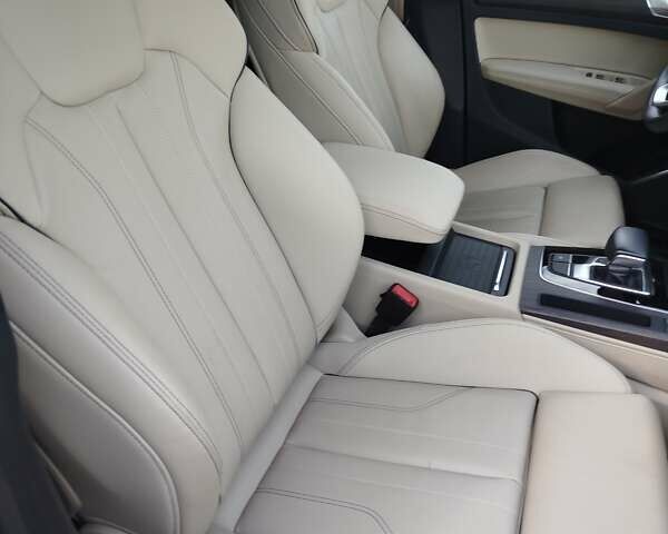 Білий Ауді Ку 5, об'ємом двигуна 1.98 л та пробігом 71 тис. км за 40300 $, фото 37 на Automoto.ua