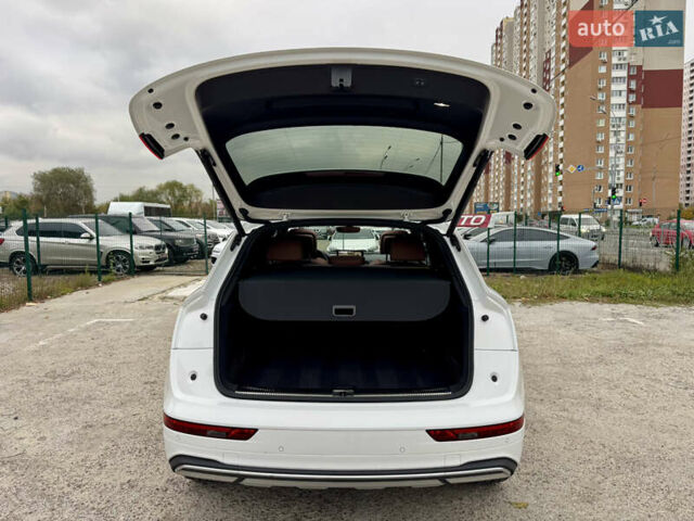 Ауди Ку 5 2021 в Киеве на Automoto.ua Белый Ауди Ку 5, объемом двигателя 2 л и пробегом 44 тыс. км за 41999 $, фото 47 на Automoto.ua