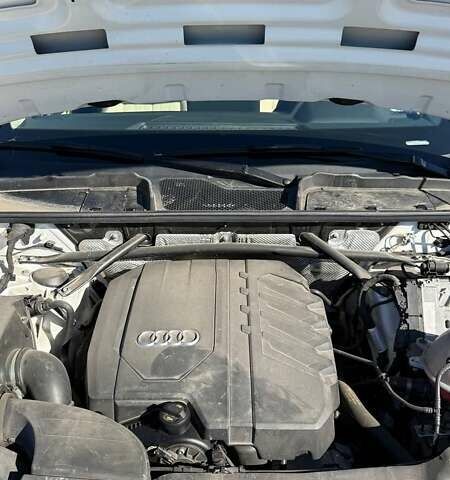 Белый Ауди Ку 5, объемом двигателя 2 л и пробегом 57 тыс. км за 34000 $, фото 26 на Automoto.ua