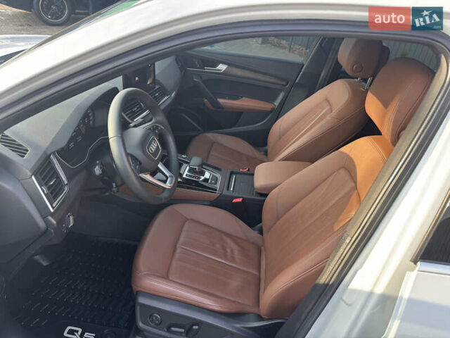Белый Ауди Ку 5, объемом двигателя 2 л и пробегом 62 тыс. км за 30990 $, фото 34 на Automoto.ua