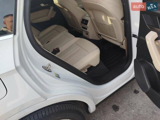 Білий Ауді Ку 5, об'ємом двигуна 1.98 л та пробігом 71 тис. км за 42700 $, фото 24 на Automoto.ua