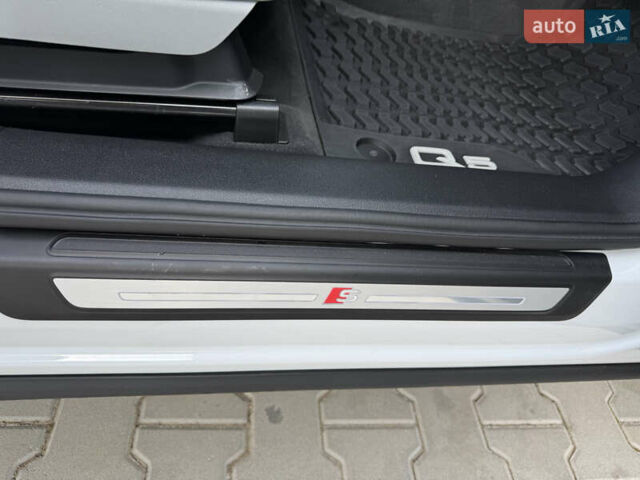 Белый Ауди Ку 5, объемом двигателя 2 л и пробегом 36 тыс. км за 37700 $, фото 57 на Automoto.ua