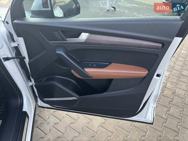 Белый Ауди Ку 5, объемом двигателя 2 л и пробегом 62 тыс. км за 30990 $, фото 53 на Automoto.ua