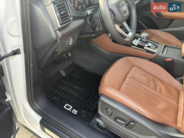 Белый Ауди Ку 5, объемом двигателя 2 л и пробегом 62 тыс. км за 30990 $, фото 37 на Automoto.ua