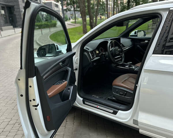 Белый Ауди Ку 5, объемом двигателя 1.98 л и пробегом 88 тыс. км за 34700 $, фото 8 на Automoto.ua