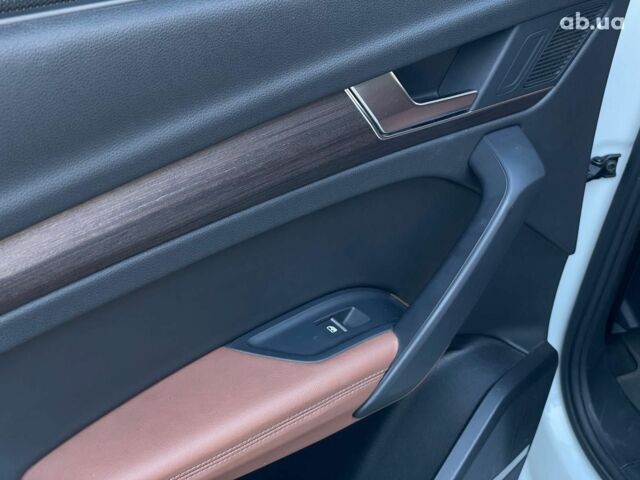 Білий Ауді Ку 5, об'ємом двигуна 2 л та пробігом 69 тис. км за 40940 $, фото 30 на Automoto.ua