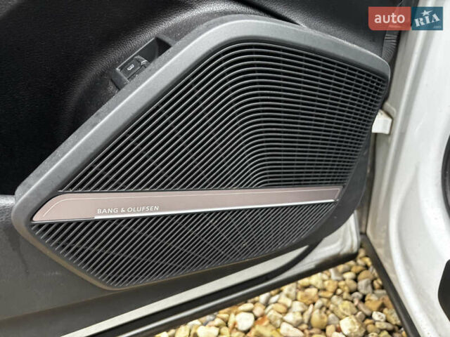 Белый Ауди Ку 5, объемом двигателя 1.98 л и пробегом 122 тыс. км за 27000 $, фото 16 на Automoto.ua