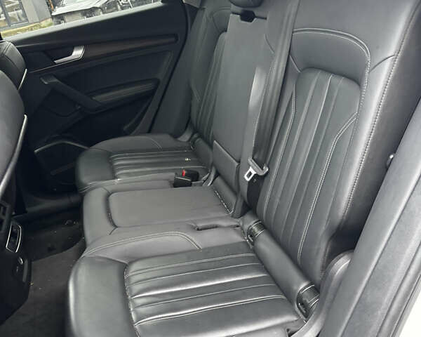 Белый Ауди Ку 5, объемом двигателя 1.98 л и пробегом 122 тыс. км за 27000 $, фото 23 на Automoto.ua