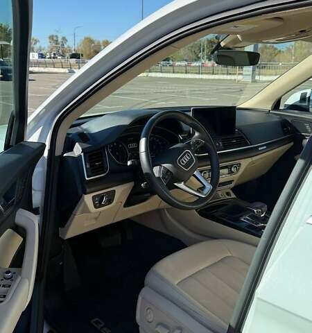 Белый Ауди Ку 5, объемом двигателя 2 л и пробегом 57 тыс. км за 34000 $, фото 16 на Automoto.ua