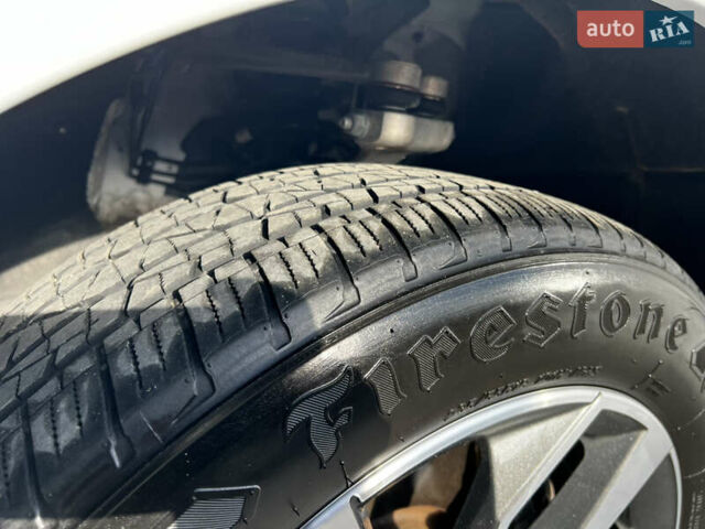 Білий Ауді Ку 5, об'ємом двигуна 1.98 л та пробігом 172 тис. км за 27777 $, фото 17 на Automoto.ua