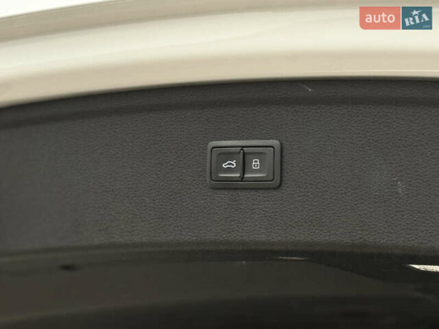 Белый Ауди Ку 5, объемом двигателя 1.98 л и пробегом 92 тыс. км за 34900 $, фото 49 на Automoto.ua