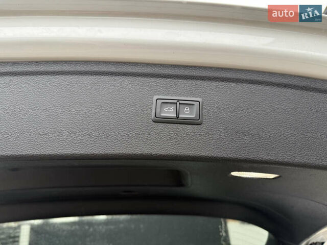 Белый Ауди Ку 5, объемом двигателя 1.98 л и пробегом 59 тыс. км за 33900 $, фото 88 на Automoto.ua