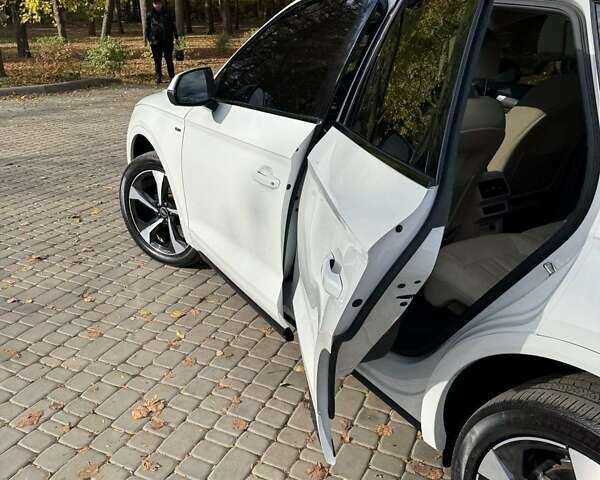 Белый Ауди Ку 5, объемом двигателя 2 л и пробегом 52 тыс. км за 36900 $, фото 1 на Automoto.ua