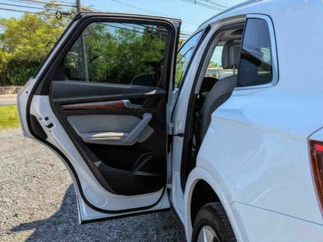 Белый Ауди Ку 5, объемом двигателя 2 л и пробегом 22 тыс. км за 28000 $, фото 8 на Automoto.ua