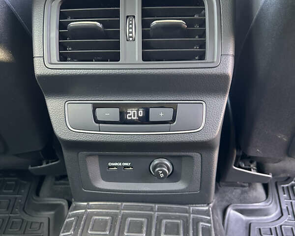 Белый Ауди Ку 5, объемом двигателя 1.98 л и пробегом 38 тыс. км за 54000 $, фото 26 на Automoto.ua