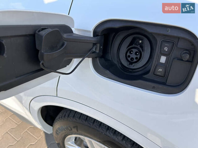 Белый Ауди Ку 5, объемом двигателя 1.98 л и пробегом 38 тыс. км за 54000 $, фото 7 на Automoto.ua