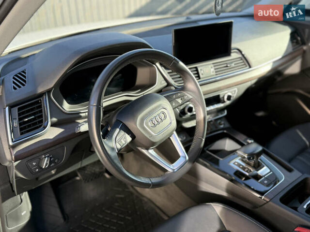 Белый Ауди Ку 5, объемом двигателя 1.98 л и пробегом 55 тыс. км за 33900 $, фото 40 на Automoto.ua
