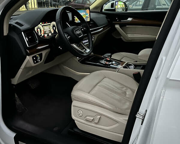 Білий Ауді Ку 5, об'ємом двигуна 1.98 л та пробігом 54 тис. км за 34500 $, фото 5 на Automoto.ua