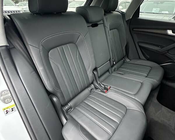 Белый Ауди Ку 5, объемом двигателя 2 л и пробегом 17 тыс. км за 37000 $, фото 25 на Automoto.ua