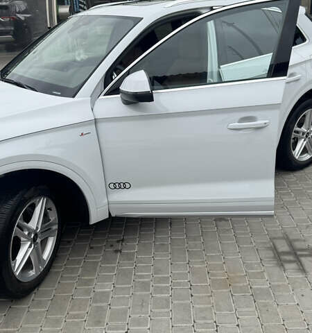 Білий Ауді Ку 5, об'ємом двигуна 1.98 л та пробігом 40 тис. км за 47500 $, фото 12 на Automoto.ua