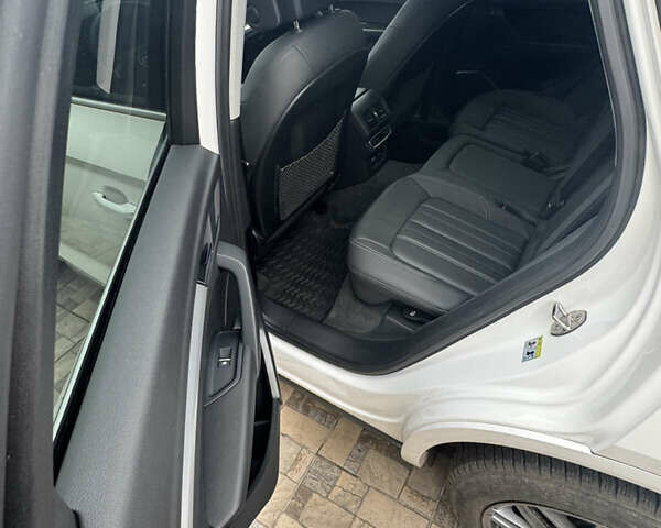 Білий Ауді Ку 5, об'ємом двигуна 1.98 л та пробігом 40 тис. км за 34800 $, фото 14 на Automoto.ua