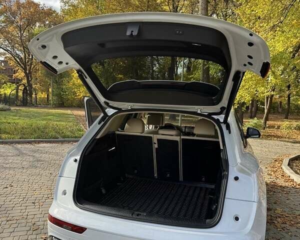 Белый Ауди Ку 5, объемом двигателя 2 л и пробегом 52 тыс. км за 36900 $, фото 5 на Automoto.ua