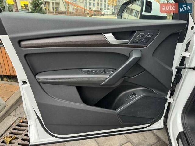 Белый Ауди Ку 5, объемом двигателя 1.98 л и пробегом 73 тыс. км за 31500 $, фото 10 на Automoto.ua