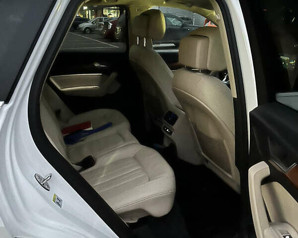 Білий Ауді Ку 5, об'ємом двигуна 1.98 л та пробігом 54 тис. км за 34500 $, фото 4 на Automoto.ua