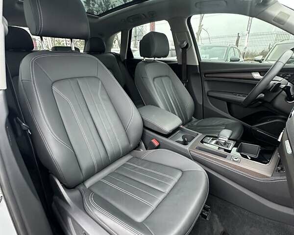 Белый Ауди Ку 5, объемом двигателя 2 л и пробегом 17 тыс. км за 37000 $, фото 26 на Automoto.ua