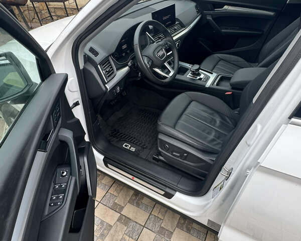 Білий Ауді Ку 5, об'ємом двигуна 1.98 л та пробігом 40 тис. км за 34800 $, фото 13 на Automoto.ua