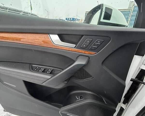 Білий Ауді Ку 5, об'ємом двигуна 1.98 л та пробігом 75 тис. км за 43900 $, фото 34 на Automoto.ua