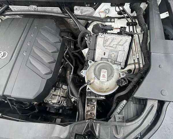 Білий Ауді Ку 5, об'ємом двигуна 1.98 л та пробігом 75 тис. км за 43900 $, фото 22 на Automoto.ua