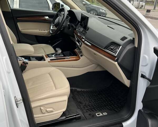 Білий Ауді Ку 5, об'ємом двигуна 1.98 л та пробігом 23 тис. км за 45000 $, фото 10 на Automoto.ua