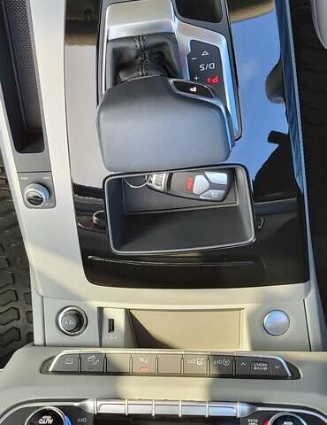 Белый Ауди Ку 5, объемом двигателя 1.98 л и пробегом 13 тыс. км за 56500 $, фото 8 на Automoto.ua