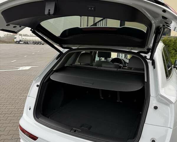 Ауди Ку 5 2023 в Виннице на Automoto.ua Белый Ауди Ку 5, объемом двигателя 1.98 л и пробегом 11 тыс. км за 34400 $, фото 25 на Automoto.ua