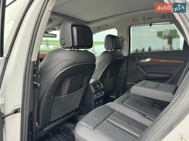 Белый Ауди Ку 5, объемом двигателя 1.98 л и пробегом 29 тыс. км за 32899 $, фото 43 на Automoto.ua