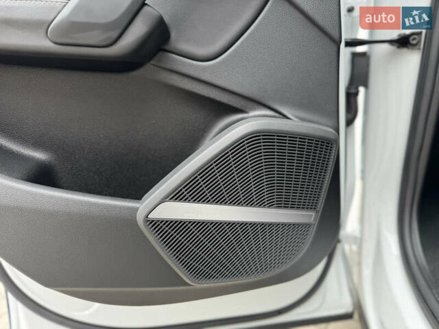 Белый Ауди Ку 5, объемом двигателя 1.98 л и пробегом 29 тыс. км за 32899 $, фото 30 на Automoto.ua