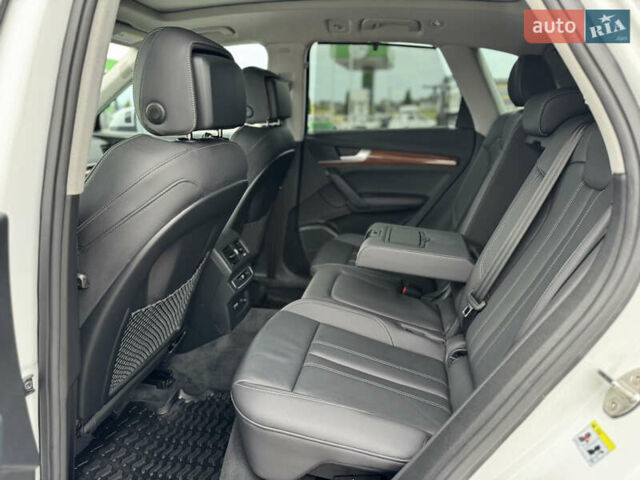 Белый Ауди Ку 5, объемом двигателя 1.98 л и пробегом 29 тыс. км за 32899 $, фото 40 на Automoto.ua