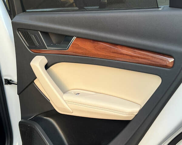 Белый Ауди Ку 5, объемом двигателя 1.98 л и пробегом 15 тыс. км за 41500 $, фото 45 на Automoto.ua