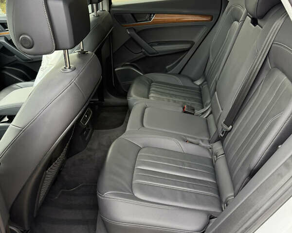 Белый Ауди Ку 5, объемом двигателя 1.98 л и пробегом 80 тыс. км за 38500 $, фото 16 на Automoto.ua