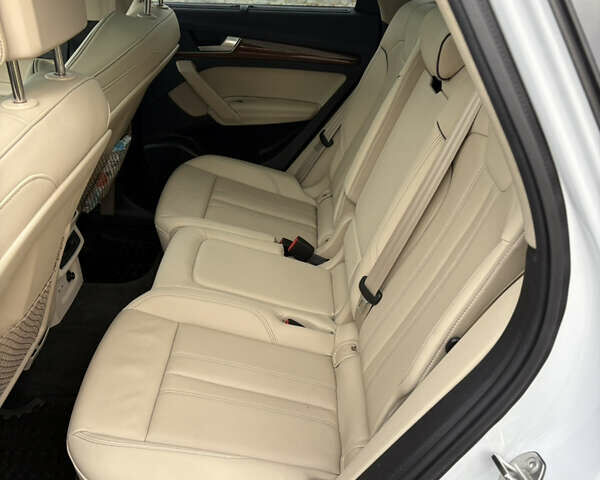 Белый Ауди Ку 5, объемом двигателя 2 л и пробегом 10 тыс. км за 42999 $, фото 12 на Automoto.ua