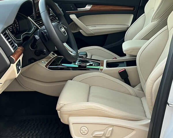 Белый Ауди Ку 5, объемом двигателя 1.98 л и пробегом 15 тыс. км за 41500 $, фото 22 на Automoto.ua