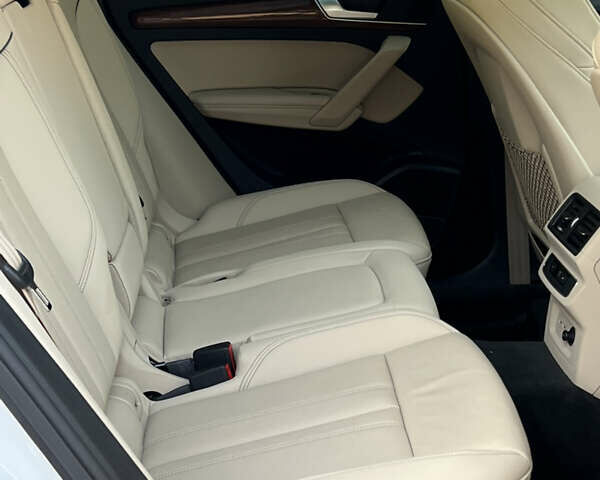 Белый Ауди Ку 5, объемом двигателя 1.98 л и пробегом 15 тыс. км за 41500 $, фото 41 на Automoto.ua