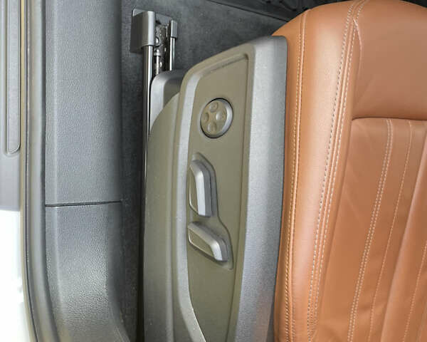 Белый Ауди Ку 5, объемом двигателя 2 л и пробегом 16 тыс. км за 40500 $, фото 13 на Automoto.ua