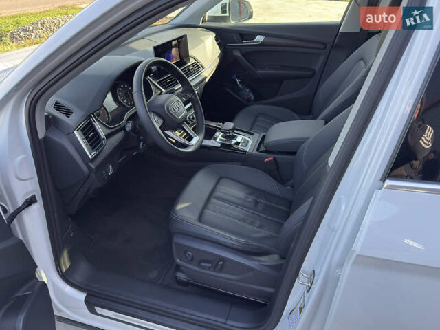 Ауді Ку 5 2023 у Барышевке на Automoto.ua Білий Ауді Ку 5, об'ємом двигуна 1.98 л та пробігом 22 тис. км за 37900 $, фото 18 на Automoto.ua